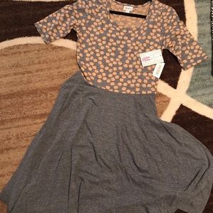 Nicole, gray bottom, top is gray backgr with dots